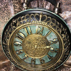 Time Is of The Essence Novelty Clock Bag in Green